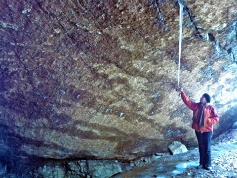 cave ceiling on ice dagger balancing